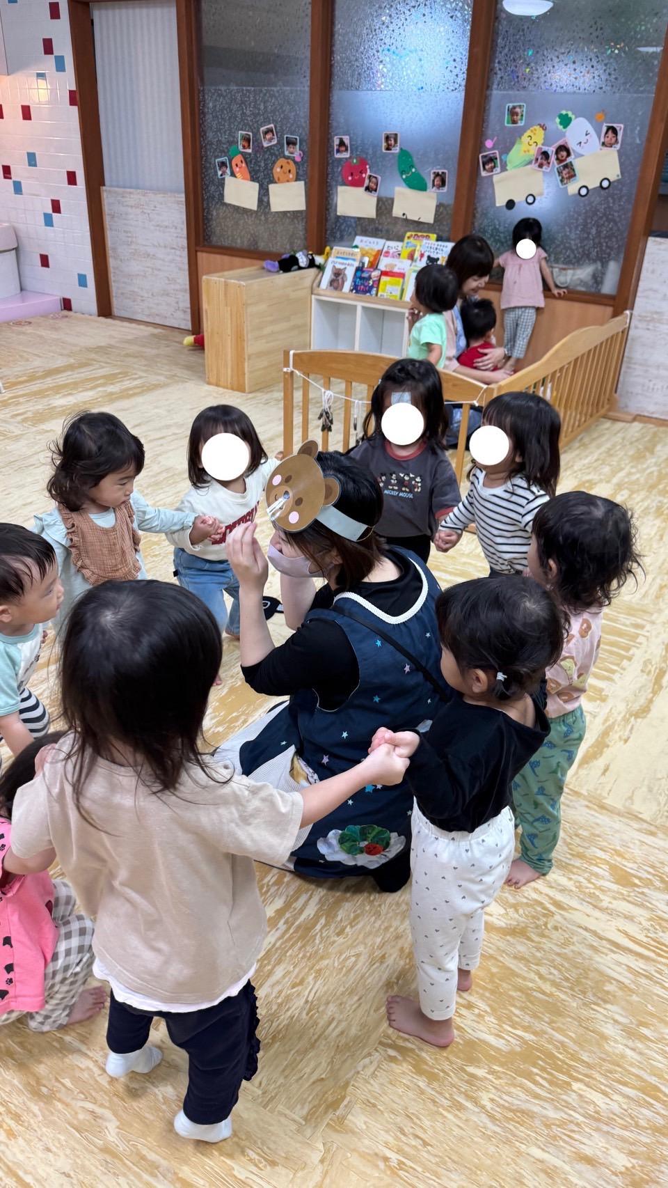 みんなで、むっくりくまさん!(1歳クラス)