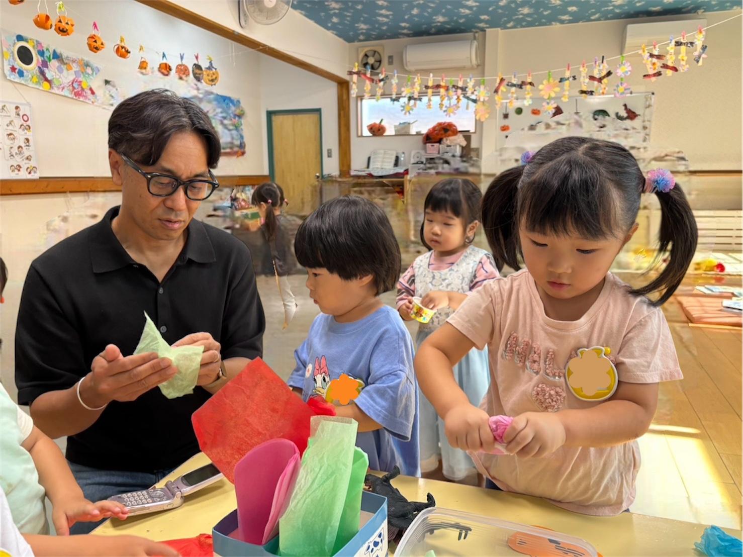 楽しみだね!ハロウィンごっこ!(2歳児)